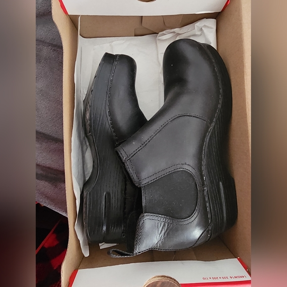 Dansko Boot- I really like these boots, but they're a tad too big. - Picture 3 of 5